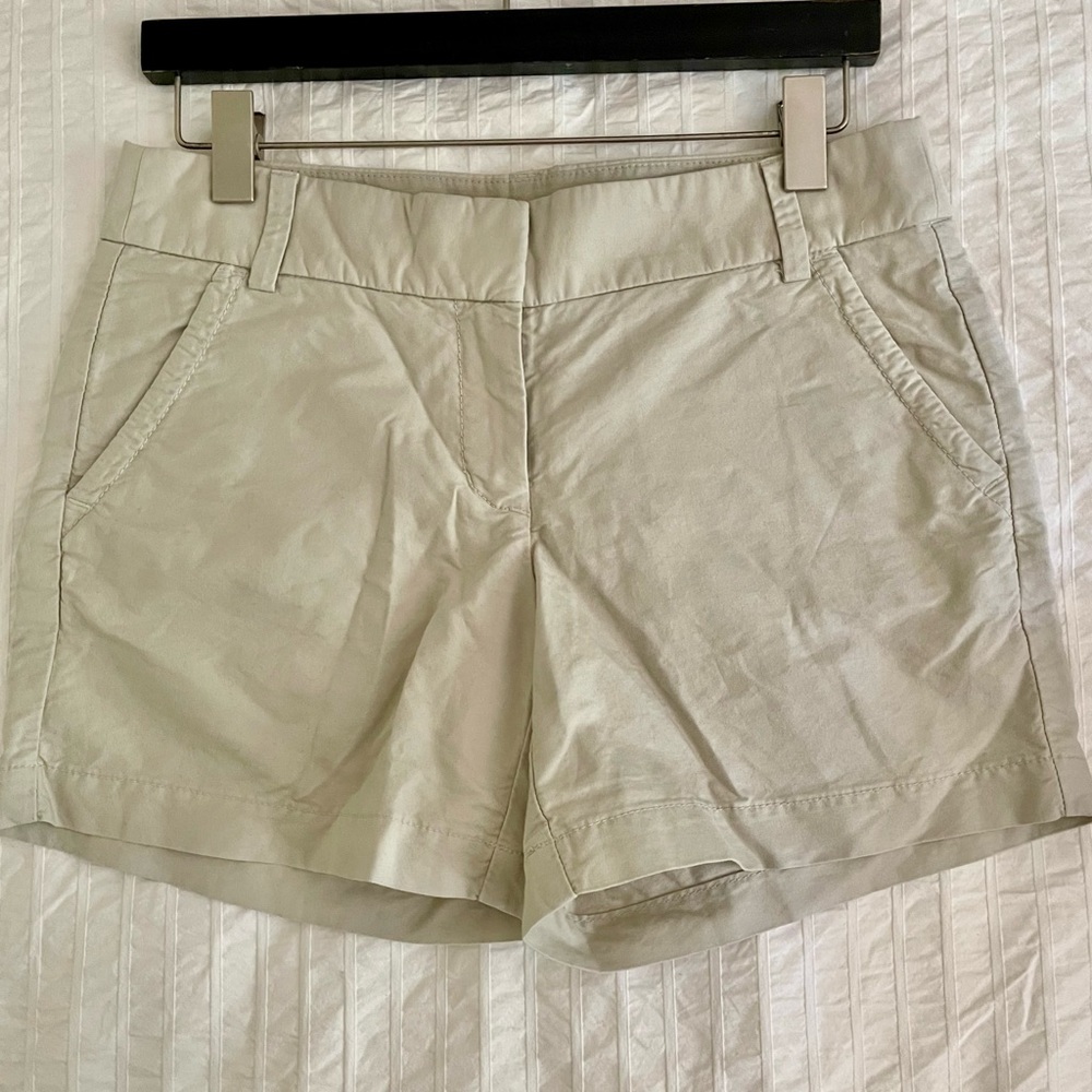 JCrew Cotton Size 4 Chino Shorts. Crème/Light Beige/Tan. Pockets. Worn once.